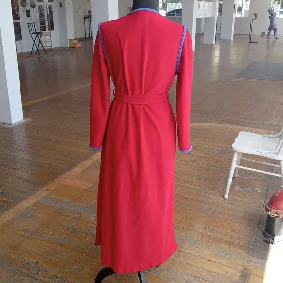 Red and blue embroidered patch work robe - Picture 5 of 8